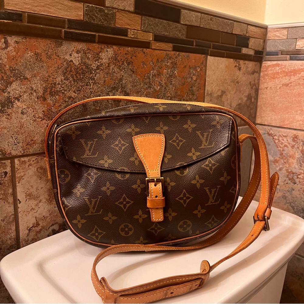 LOUIS VUITTON HANDBAG WITH ADJUSTABLE STRAP